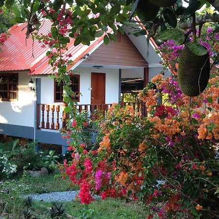 阿里亚度假村 Watthana Nakhon 外观 照片