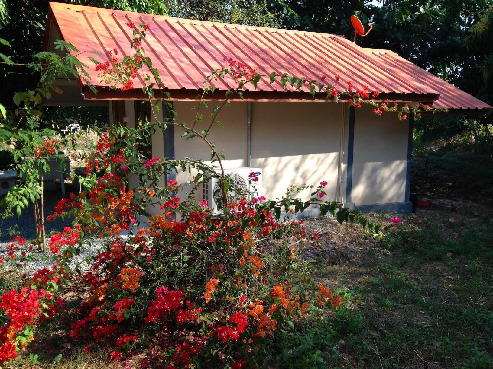 阿里亚度假村 Watthana Nakhon 外观 照片